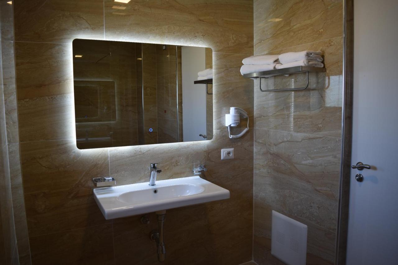 Amber Hotel Albania Spille Bagian luar foto