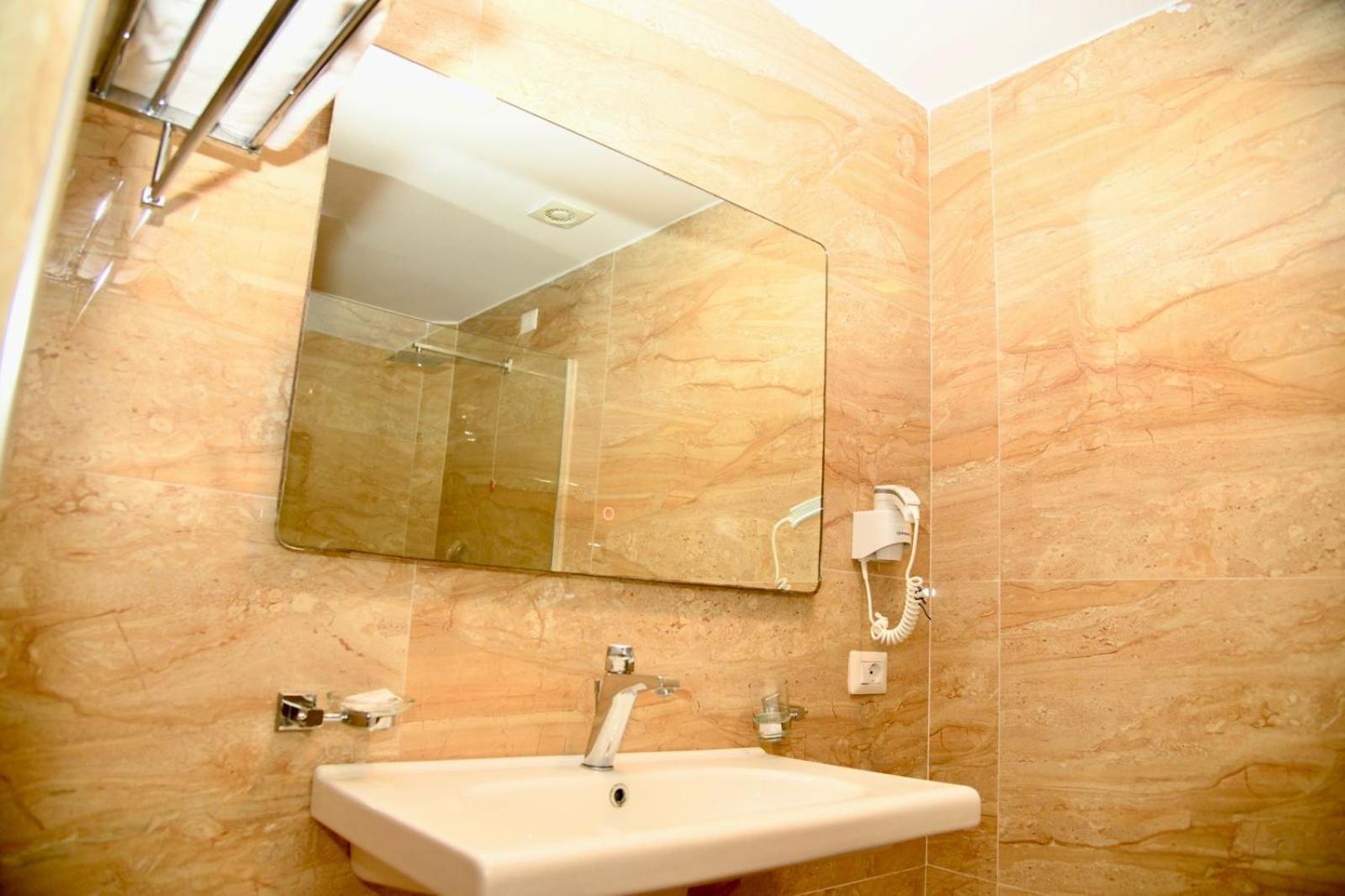 Amber Hotel Albania Spille Bagian luar foto